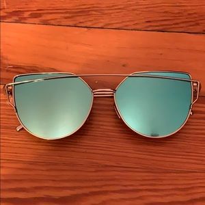 Blue polarized lens sunglasses